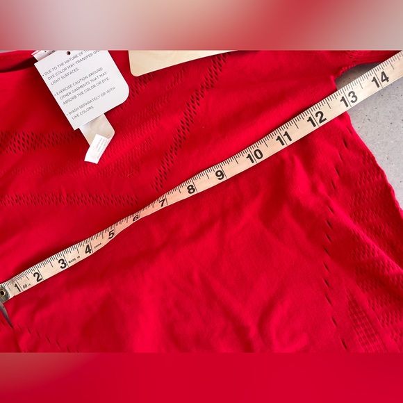 NWT Fabletics Sarah Long Sleeve SculptKnit Red Crop Top Active Gym Women's L - Picture 9 of 12